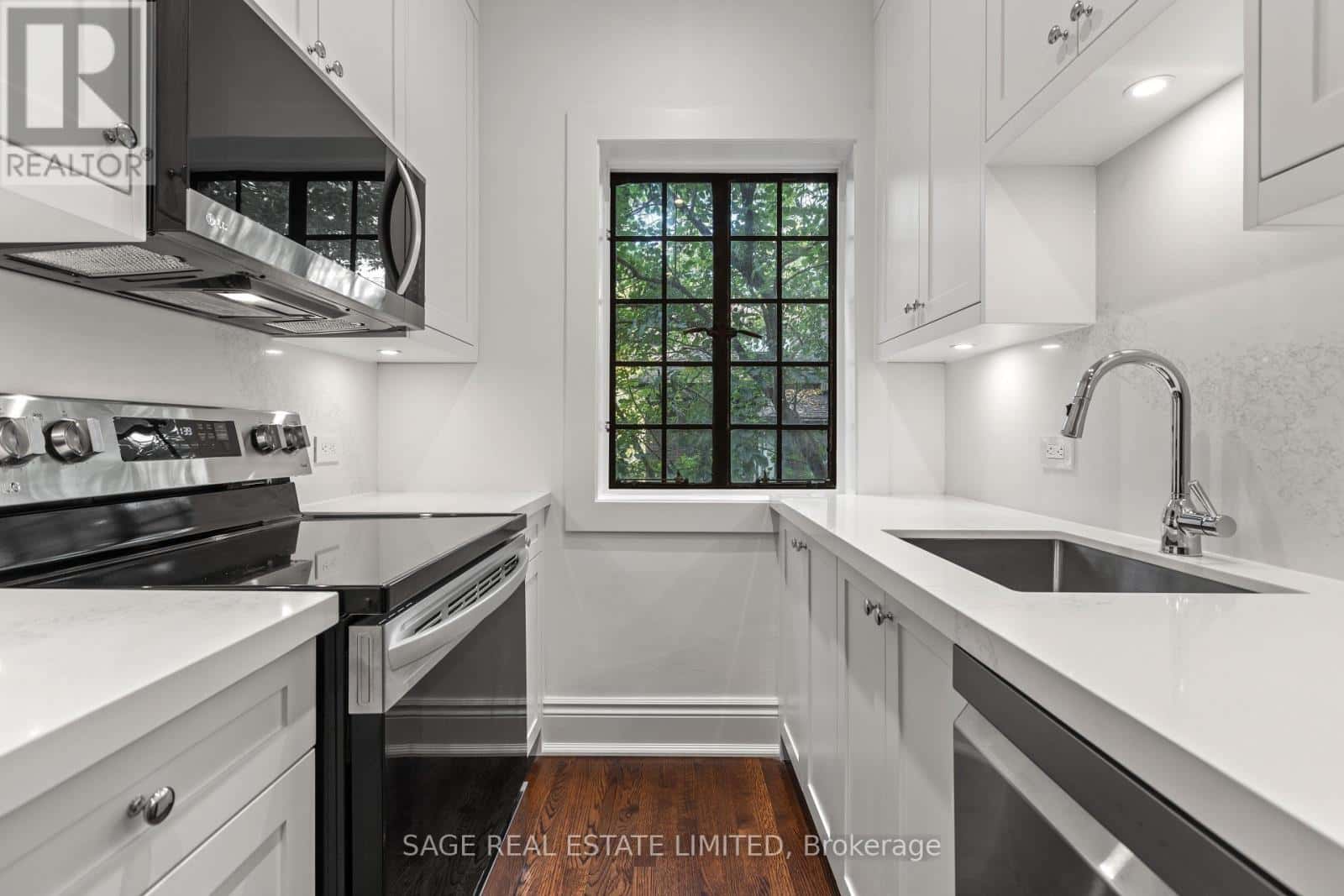 Toronto (Yonge-St. Clair) — Toronto (Yonge-St. Clair) - Photo 3 of 32