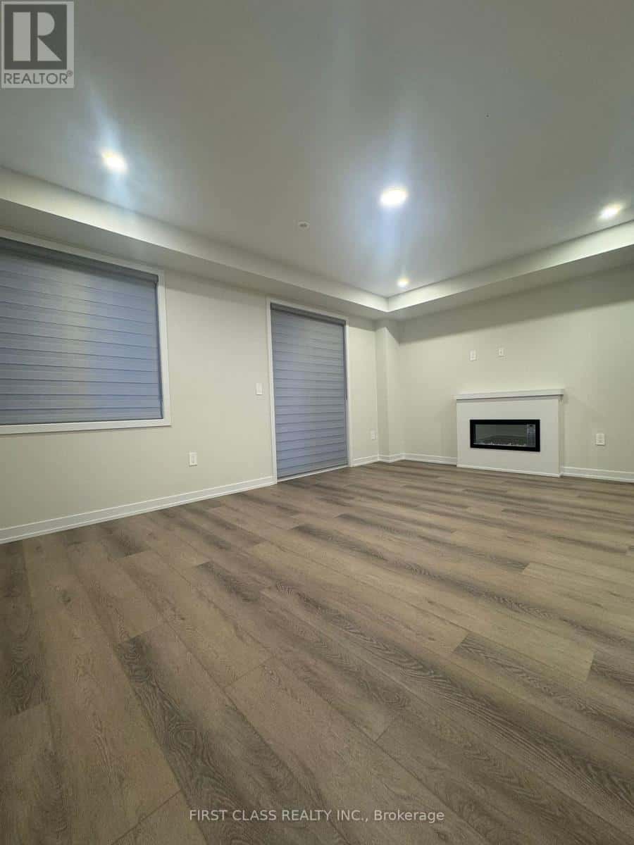 24 LEWIS CRAIGIE LANE — Richmond Hill (Headford Business Park) - Photo 5 of 16