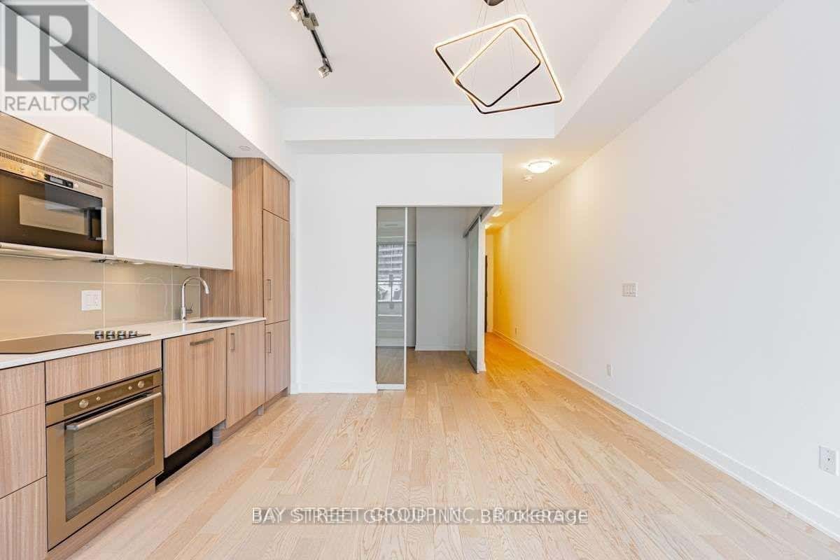 Toronto (Church-Yonge Corridor) — Toronto (Church-Yonge Corridor) - Photo 5 of 16