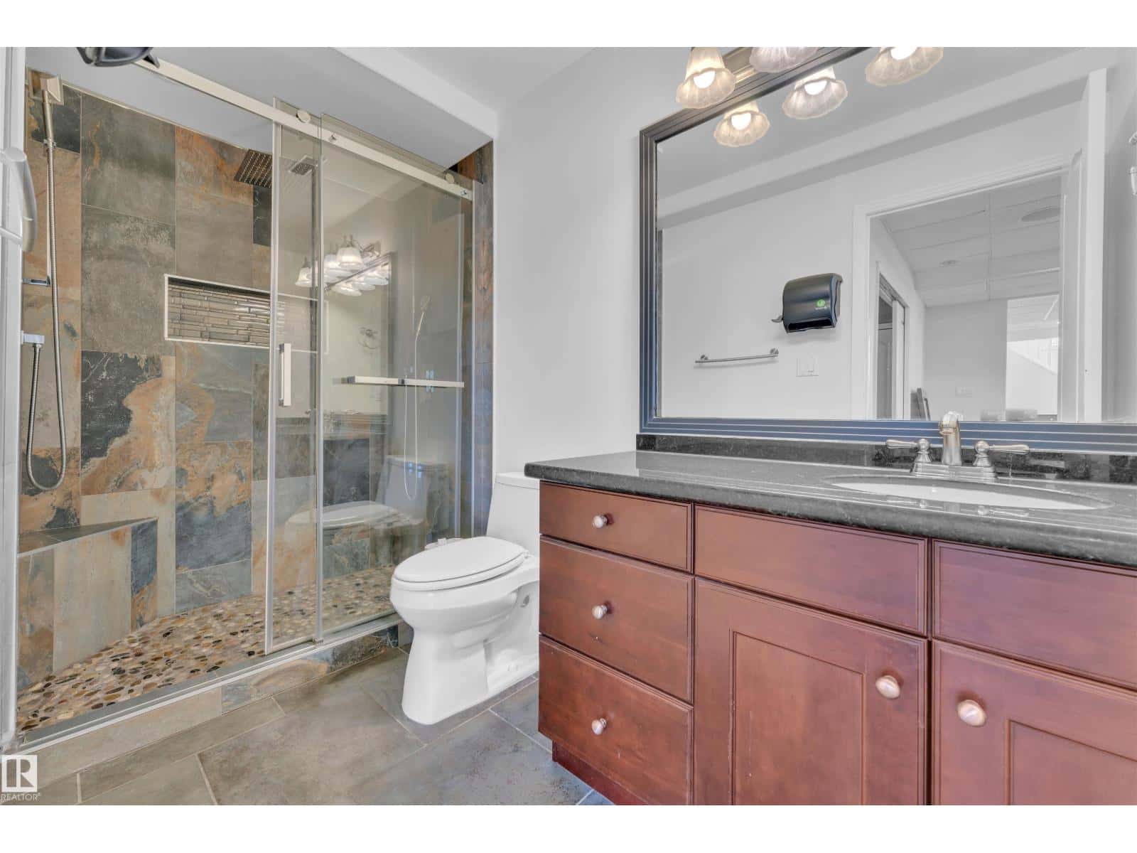 Edmonton — Edmonton - Photo 2 of 74