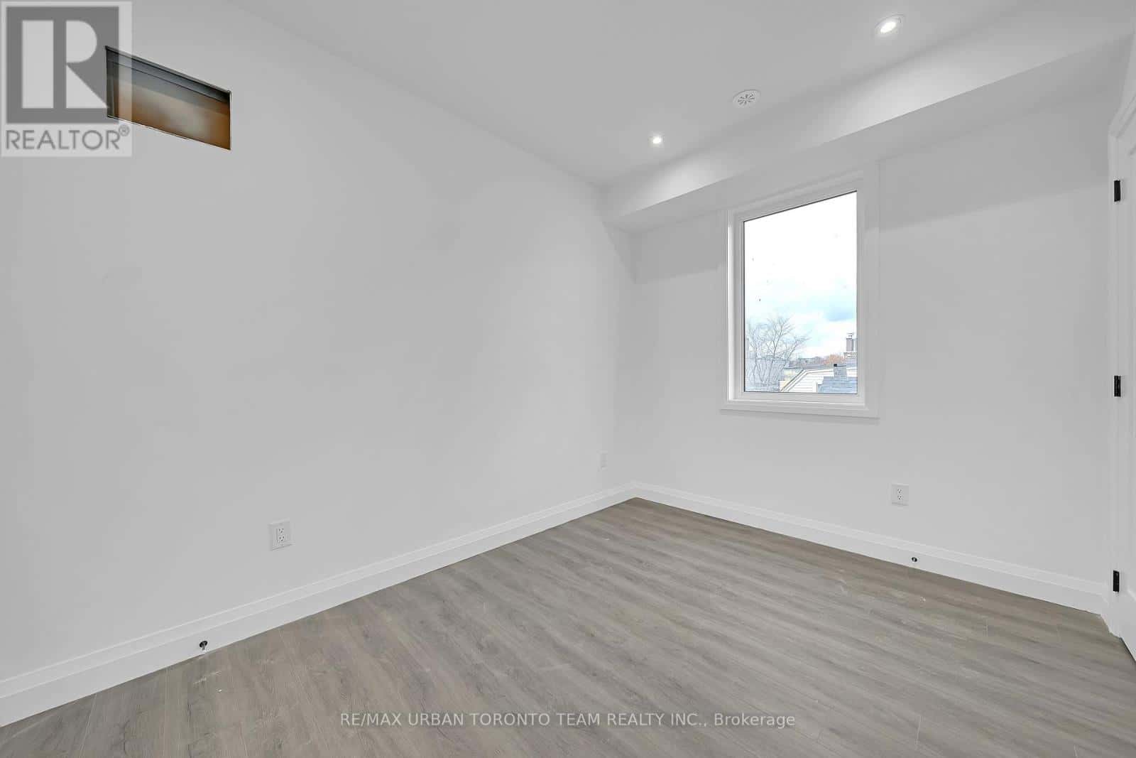 THIRD - 474 MONTROSE AVENUE — Toronto (Palmerston-Little Italy), Ontario - Photo 4 of 19