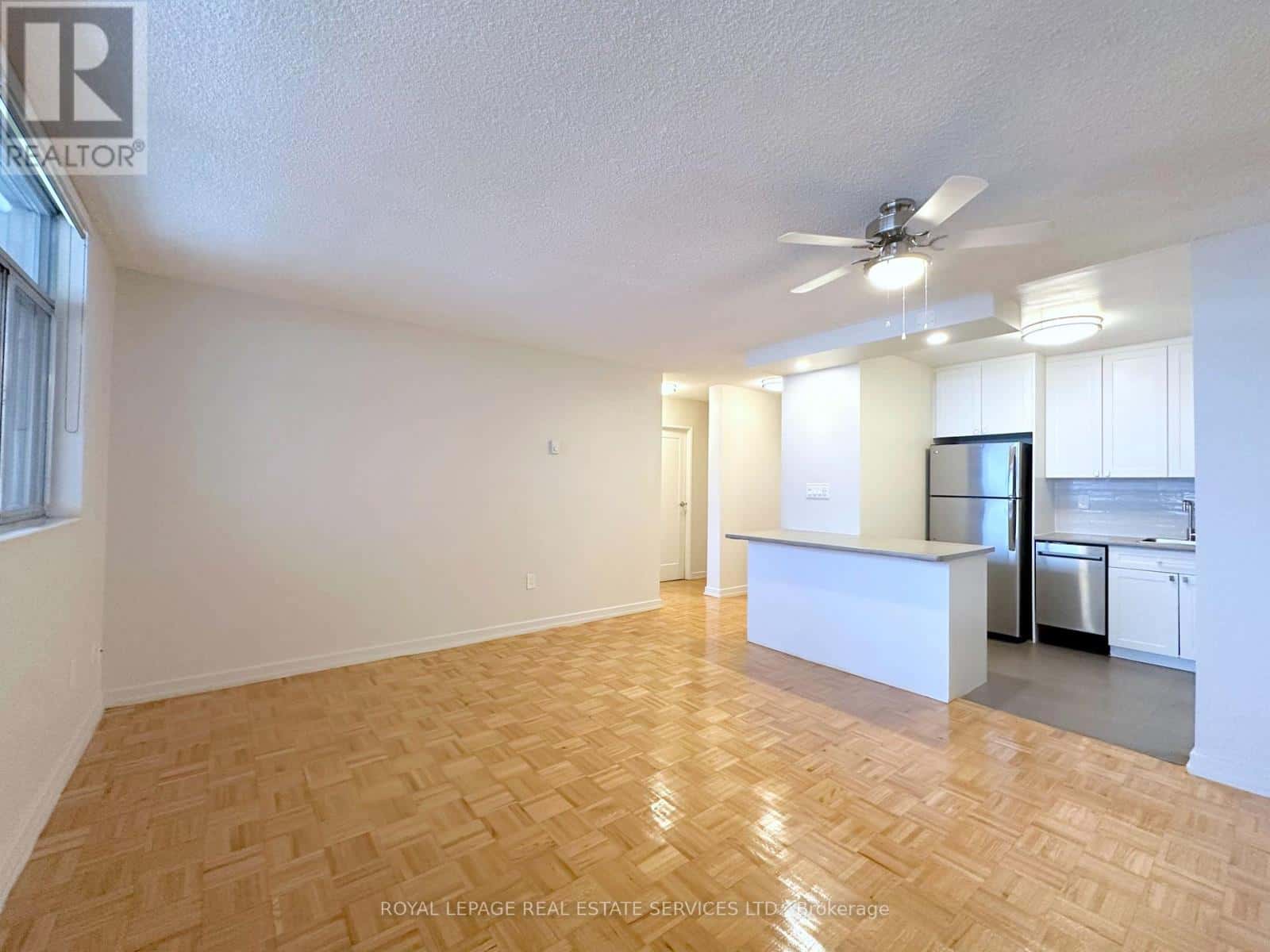 Toronto (Oakridge) — Toronto (Oakridge) - Photo 2 of 15