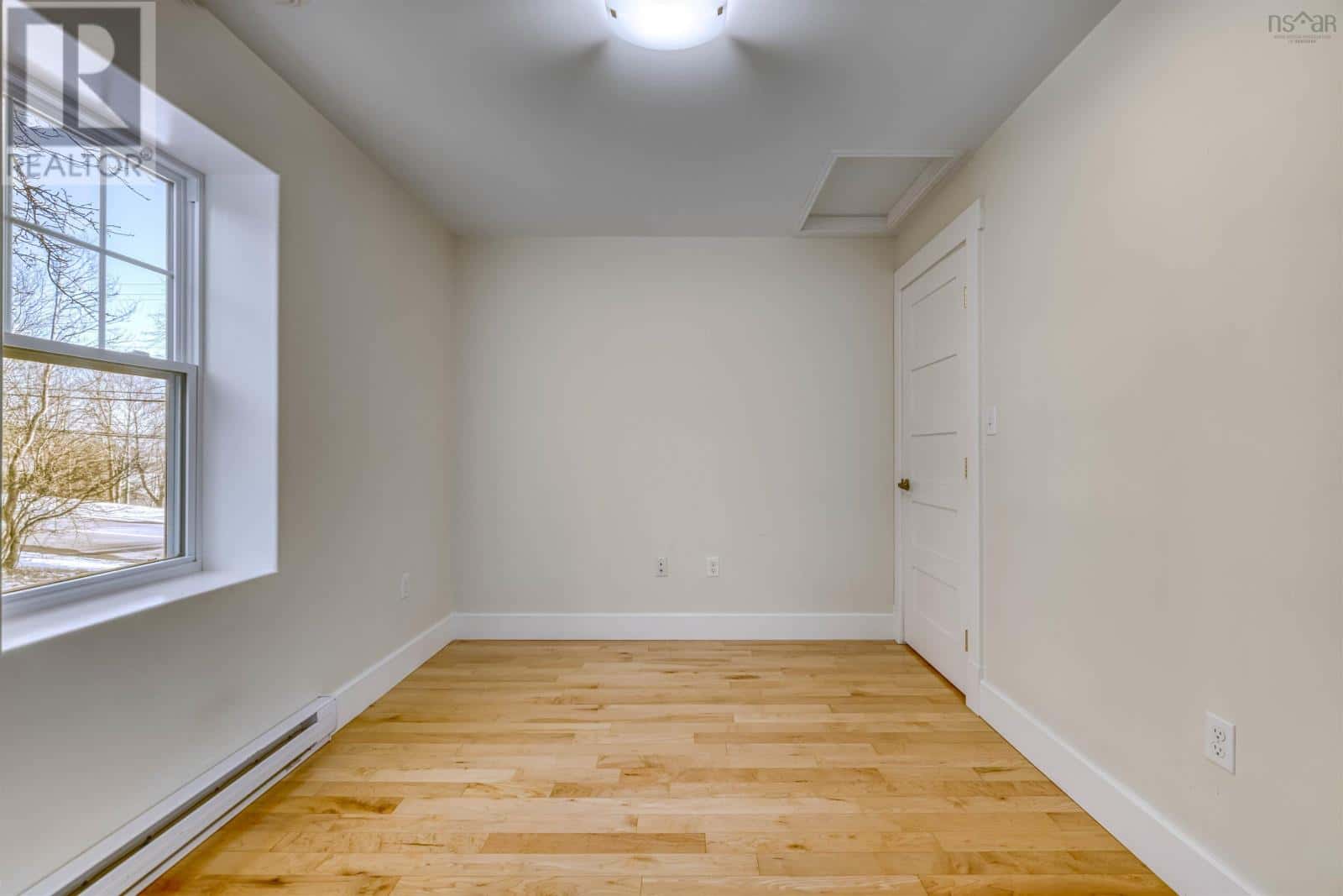 Lunenburg — Lunenburg - Photo 3 of 49