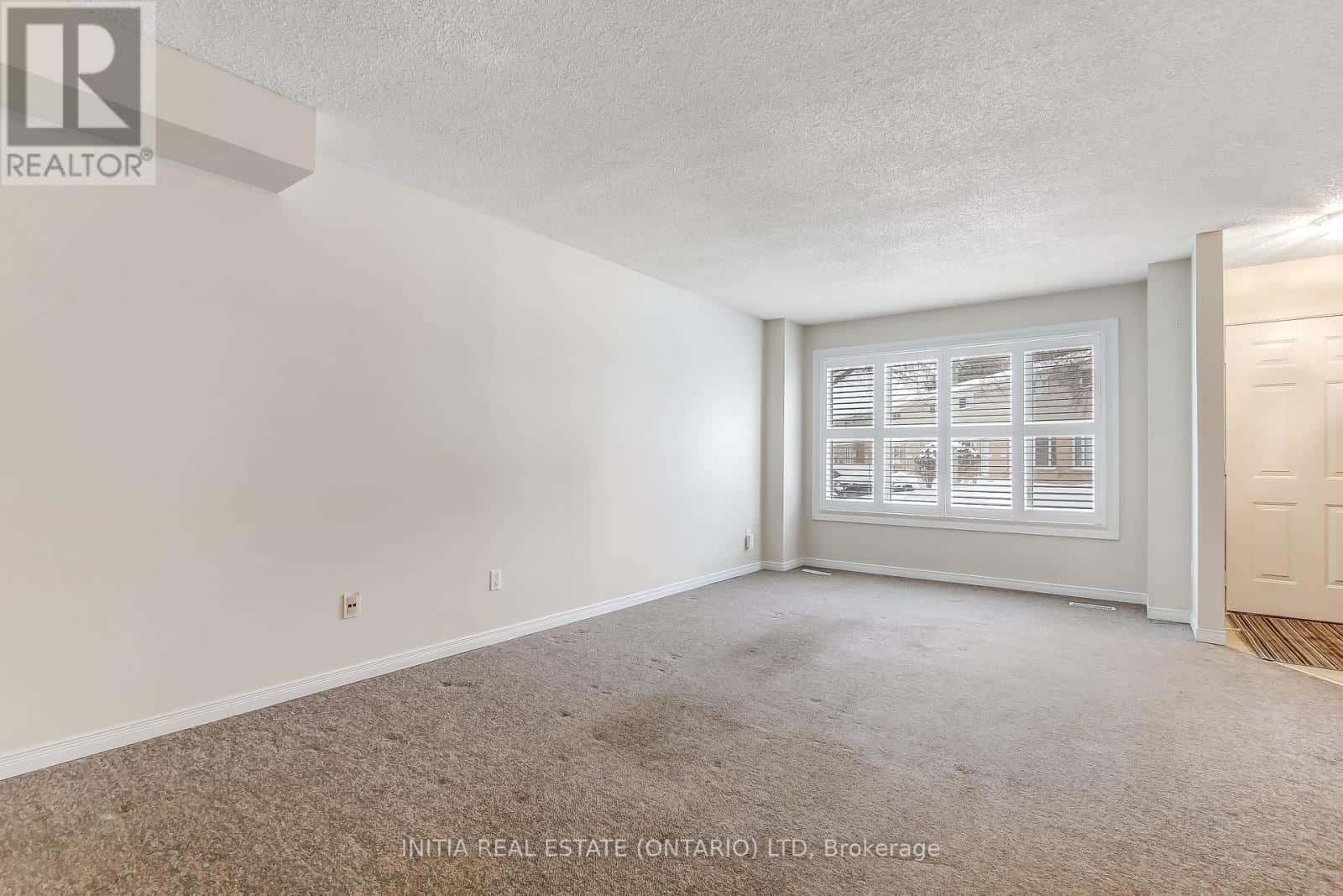 London South (South H) — London South (South H) - Photo 4 of 22