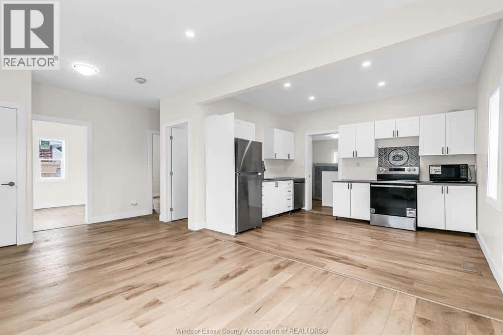 Windsor — Windsor - Photo 4 of 39