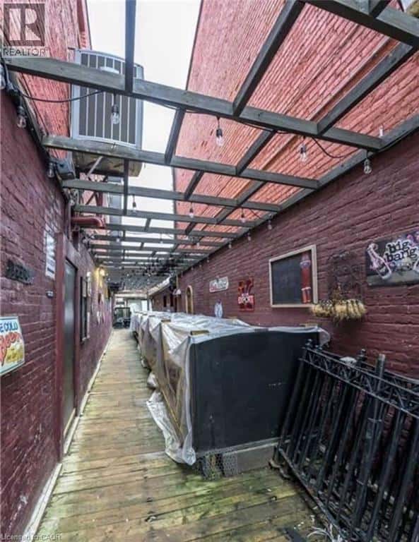 London — London - Photo 3 of 3