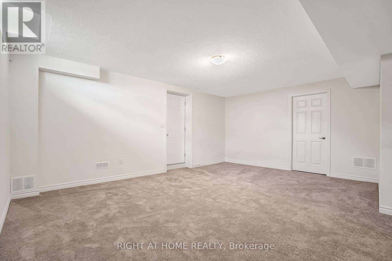 Oshawa (Kedron) — Oshawa (Kedron) - Photo 4 of 14