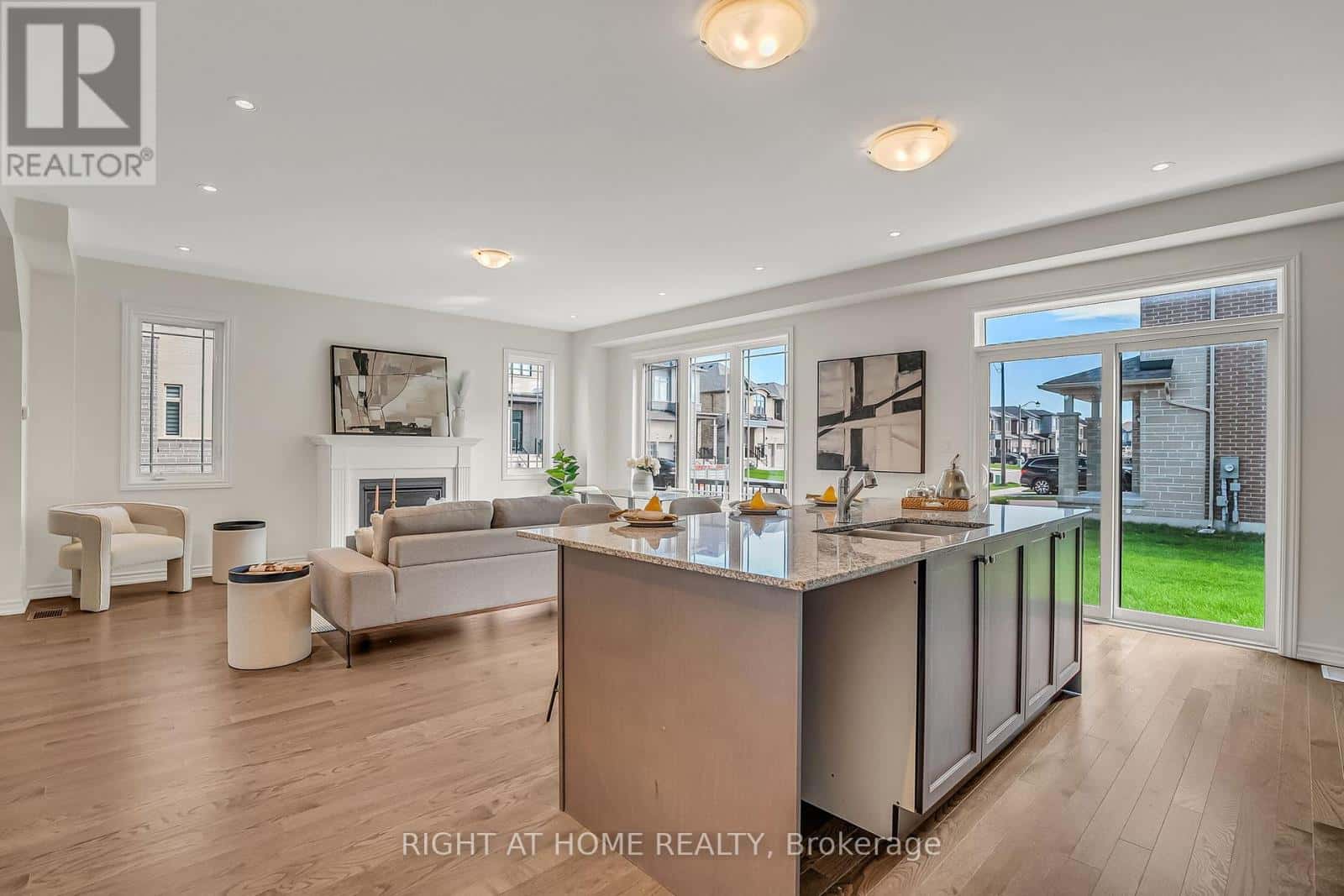 Oshawa (Kedron) — Oshawa (Kedron) - Photo 5 of 14