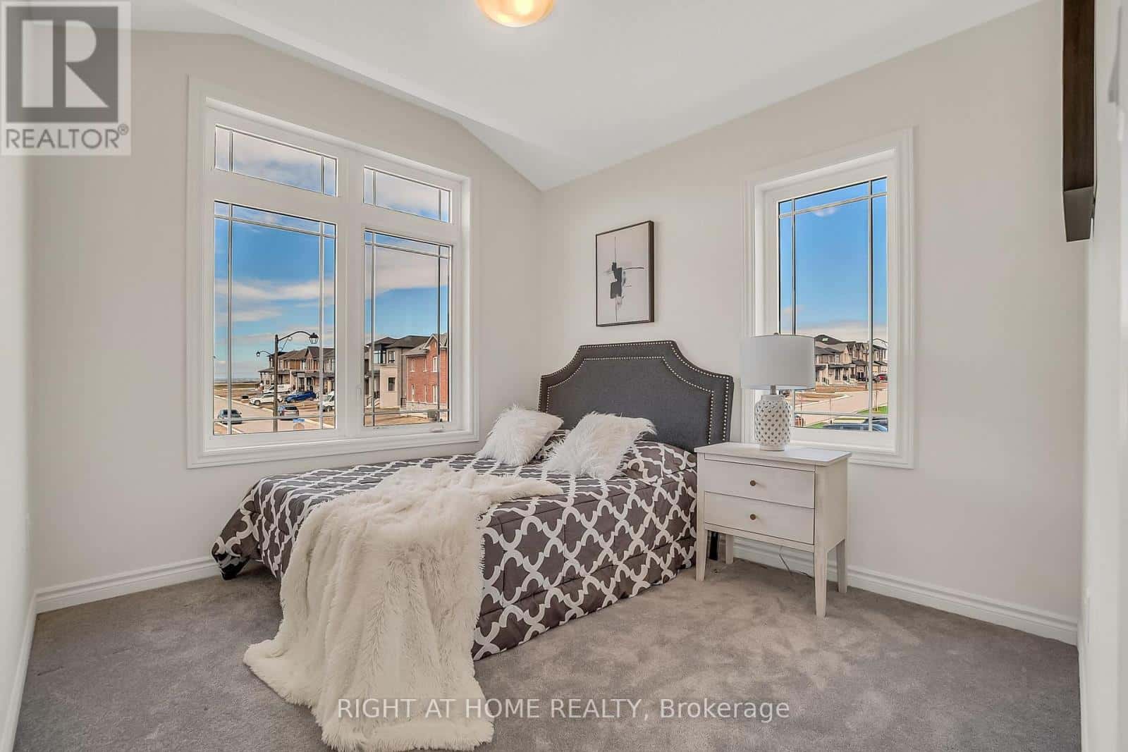 Oshawa (Kedron) — Oshawa (Kedron) - Photo 2 of 14