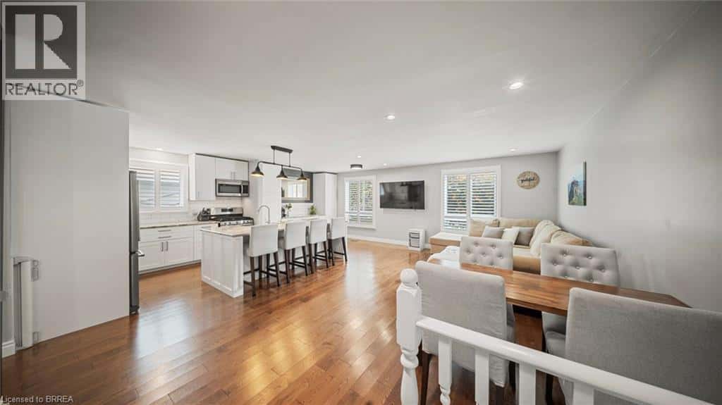 45 LATZER Crescent — Brantford - Photo 4 of 46