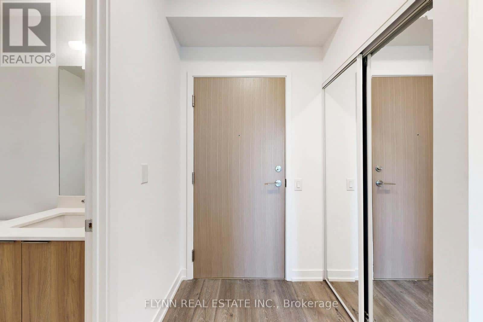 Mississauga (City Centre) — Mississauga (City Centre) - Photo 5 of 21