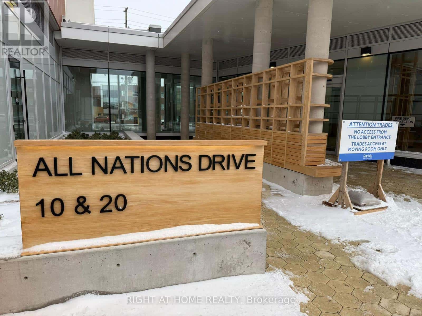 Brampton (Northwest Brampton) — Brampton (Northwest Brampton) - Photo 2 of 25