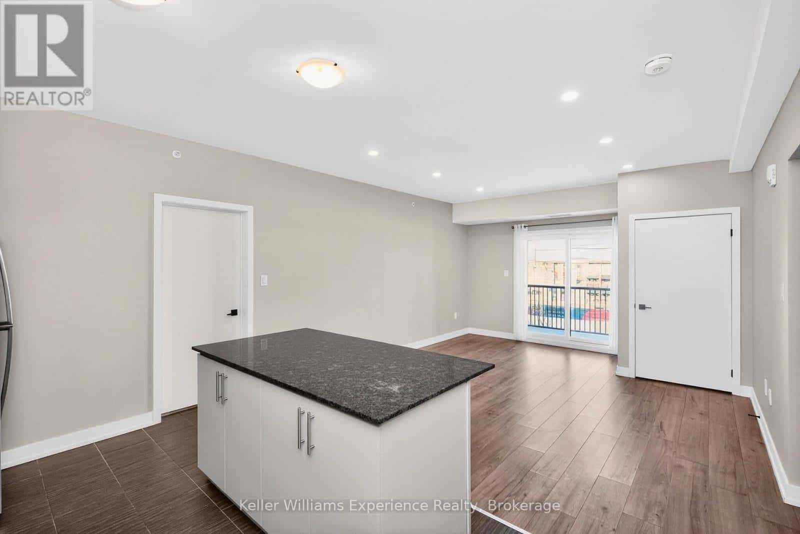 Barrie — Barrie - Photo 4 of 33