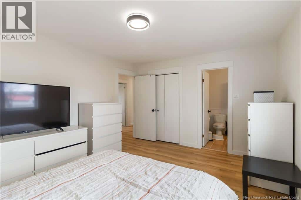 80 Ealey — Riverview - Photo 4 of 19