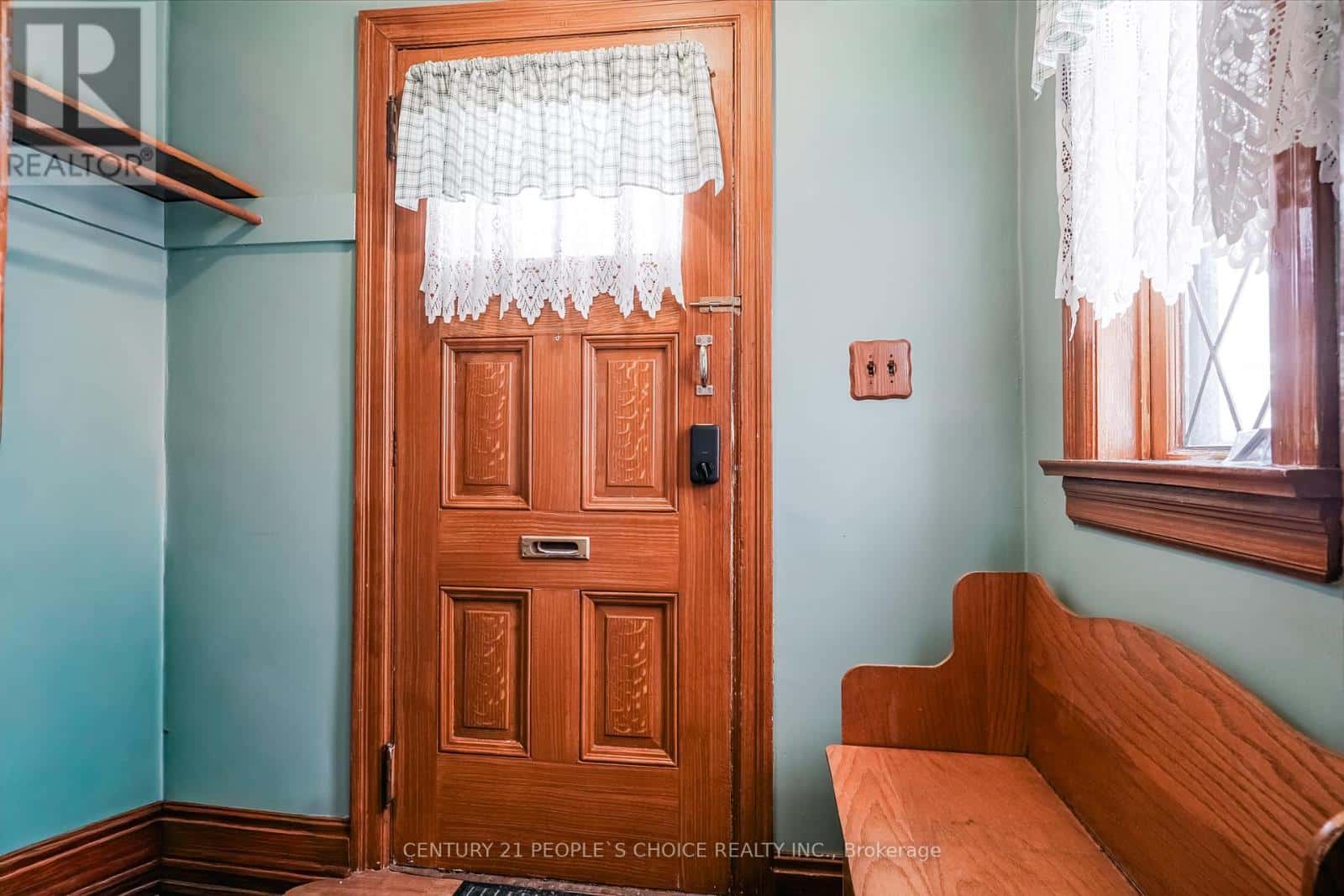 365 DIVISION STREET — Oshawa (O'Neill), Ontario - Photo 3 of 38