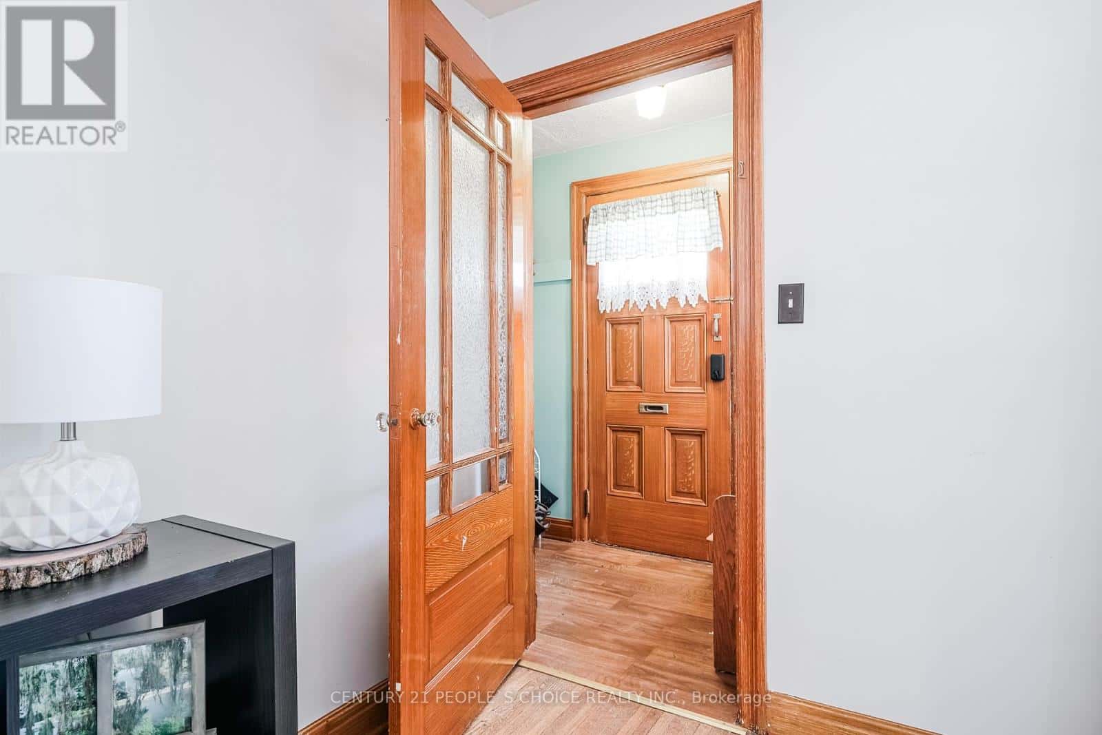 365 DIVISION STREET — Oshawa (O'Neill), Ontario - Photo 4 of 38