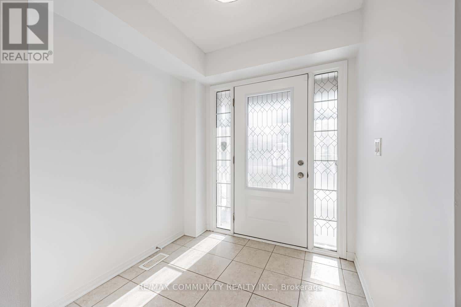 4 HEALTHCOTE LANE — Ajax (Central), Ontario - Photo 3 of 33