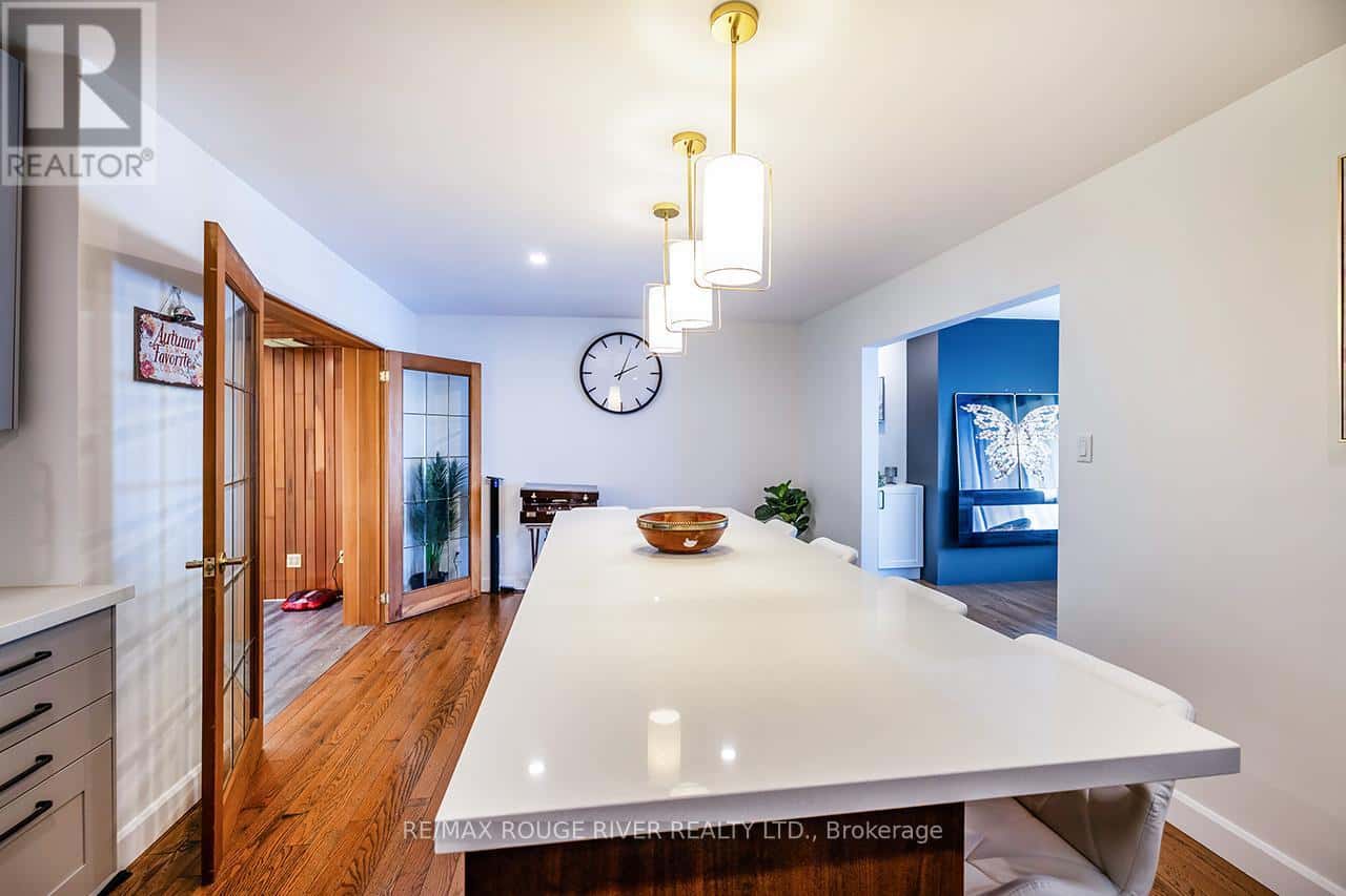 Clarington (Bowmanville) — Clarington (Bowmanville) - Photo 5 of 35