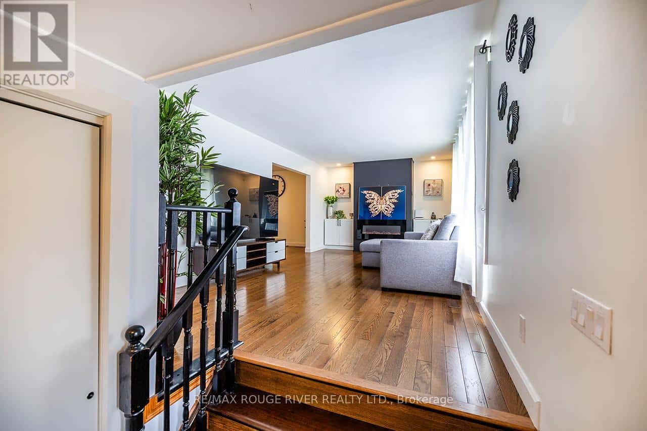 229 LIBERTY STREET N — Clarington (Bowmanville), Ontario - Photo 5 of 35