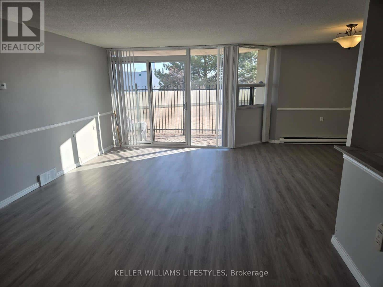 206 - 323 COLBORNE STREET — London East (East K), Ontario - Photo 4 of 30