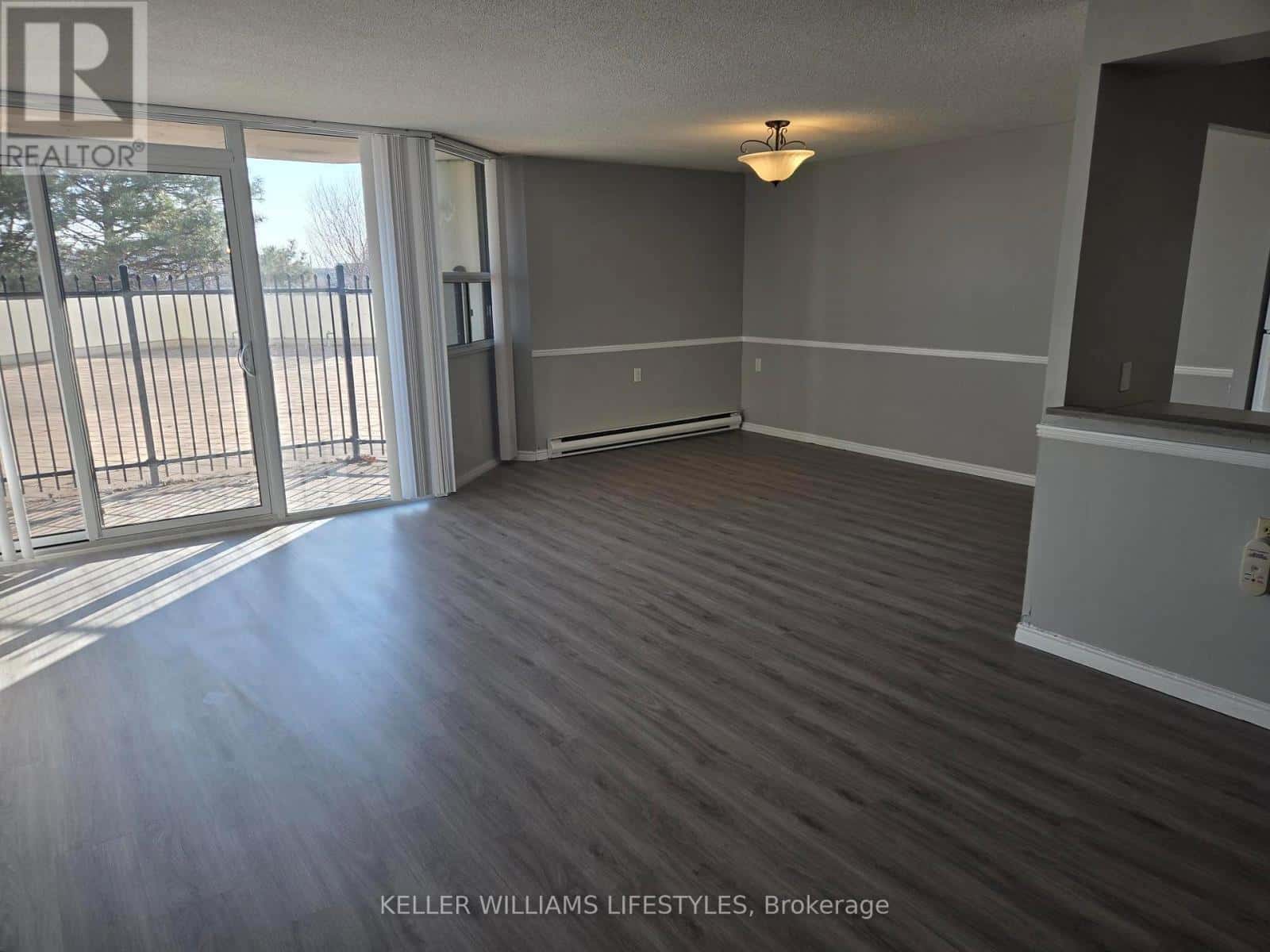 206 - 323 COLBORNE STREET — London East (East K), Ontario - Photo 5 of 30