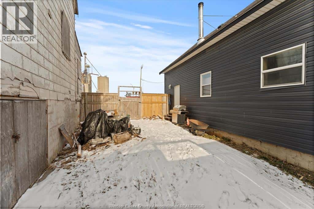 11681 COUNTY RD 34 — Tecumseh, Ontario - Photo 3 of 76