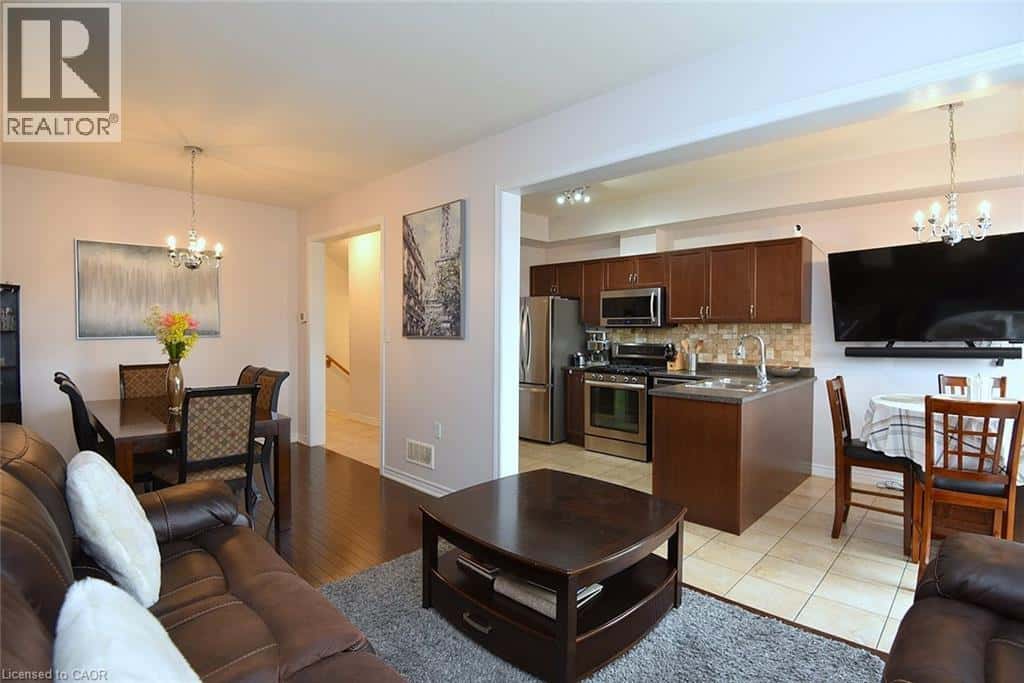 45 SEABREEZE Crescent Unit# 21 — Stoney Creek, Ontario - Photo 3 of 46