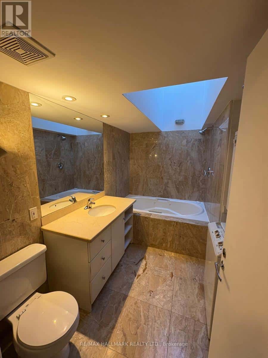 Toronto (Waterfront Communities) — Toronto (Waterfront Communities) - Photo 5 of 23