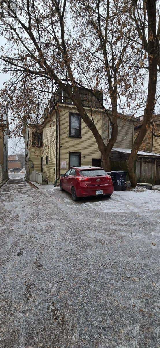 Toronto (South Riverdale) — Toronto (South Riverdale) - Photo 3 of 5