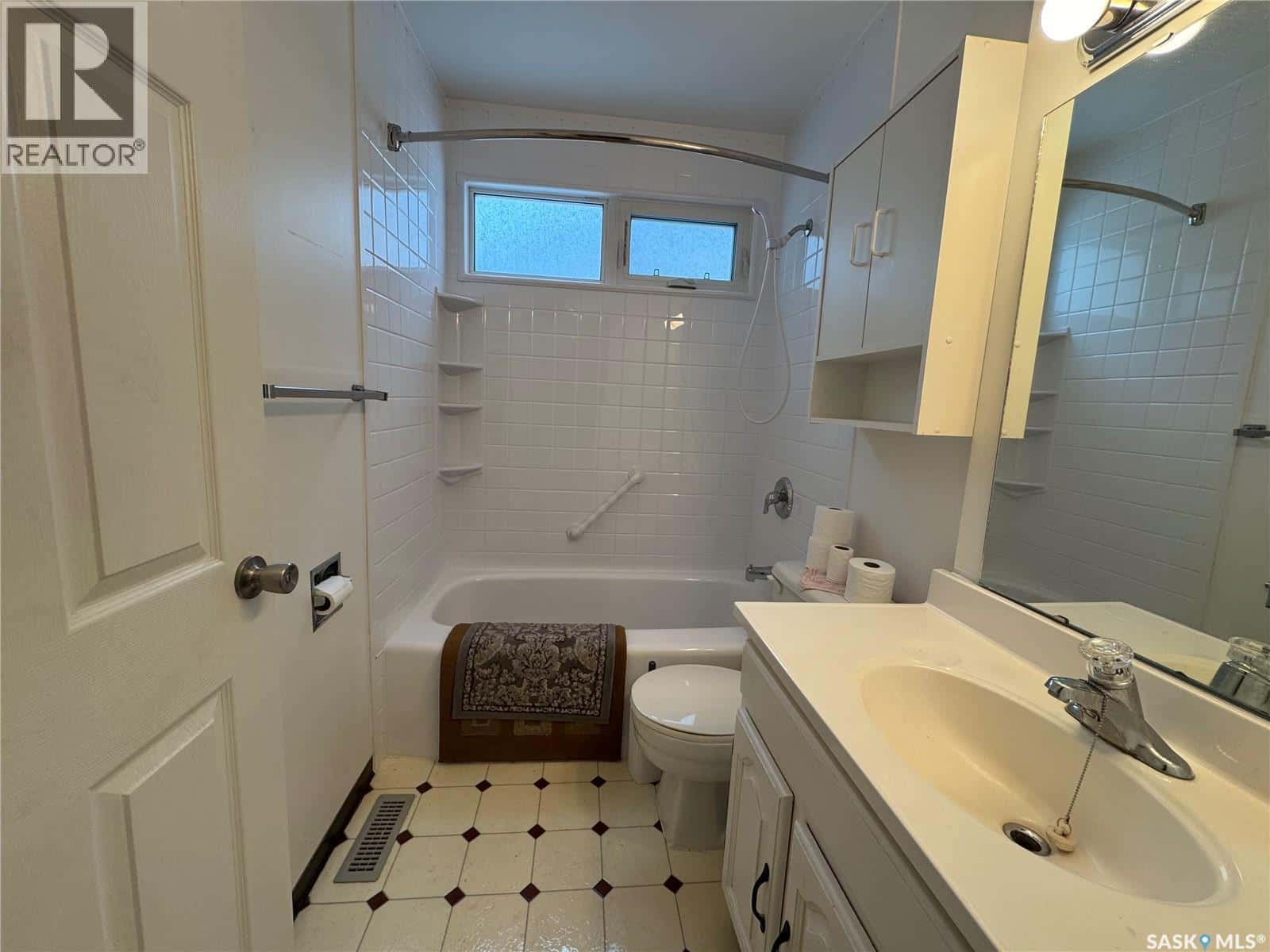 Regina — Regina - Photo 5 of 35