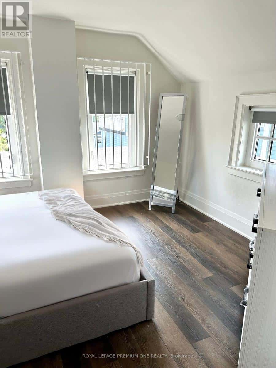 Vaughan (Kleinburg) — Vaughan (Kleinburg) - Photo 3 of 18