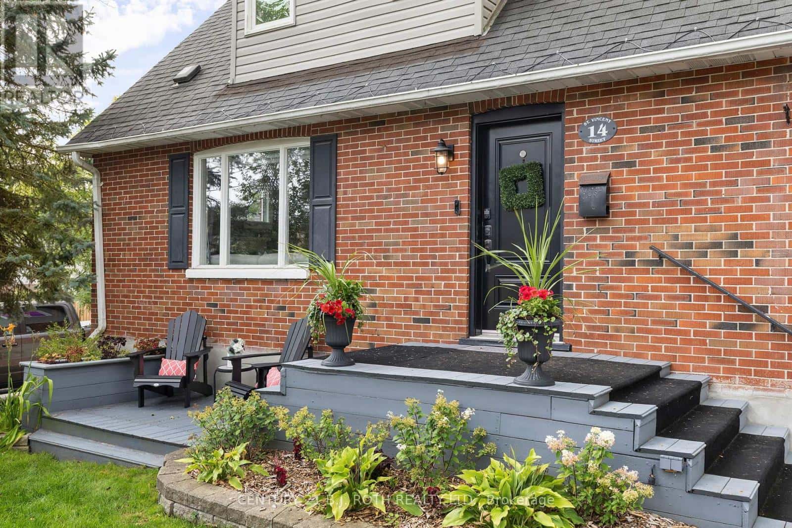 14 ST VINCENT STREET — Barrie (North Shore), Ontario - Photo 3 of 42