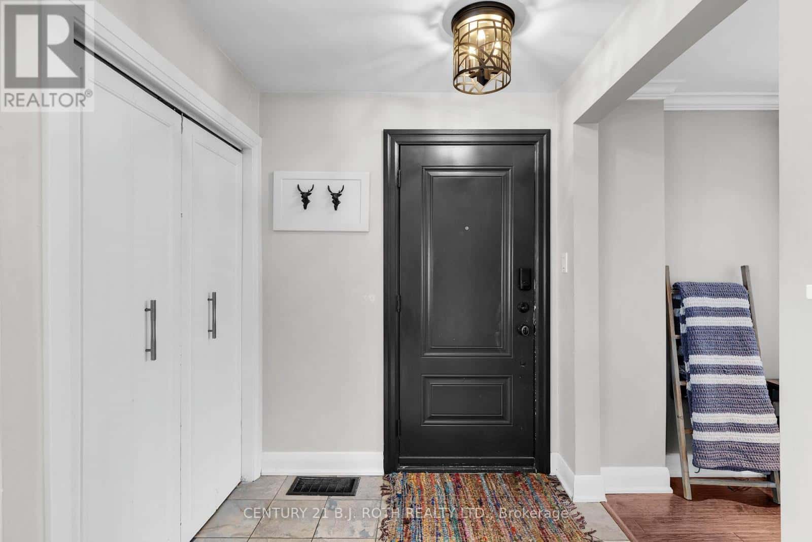 14 ST VINCENT STREET — Barrie (North Shore), Ontario - Photo 4 of 42