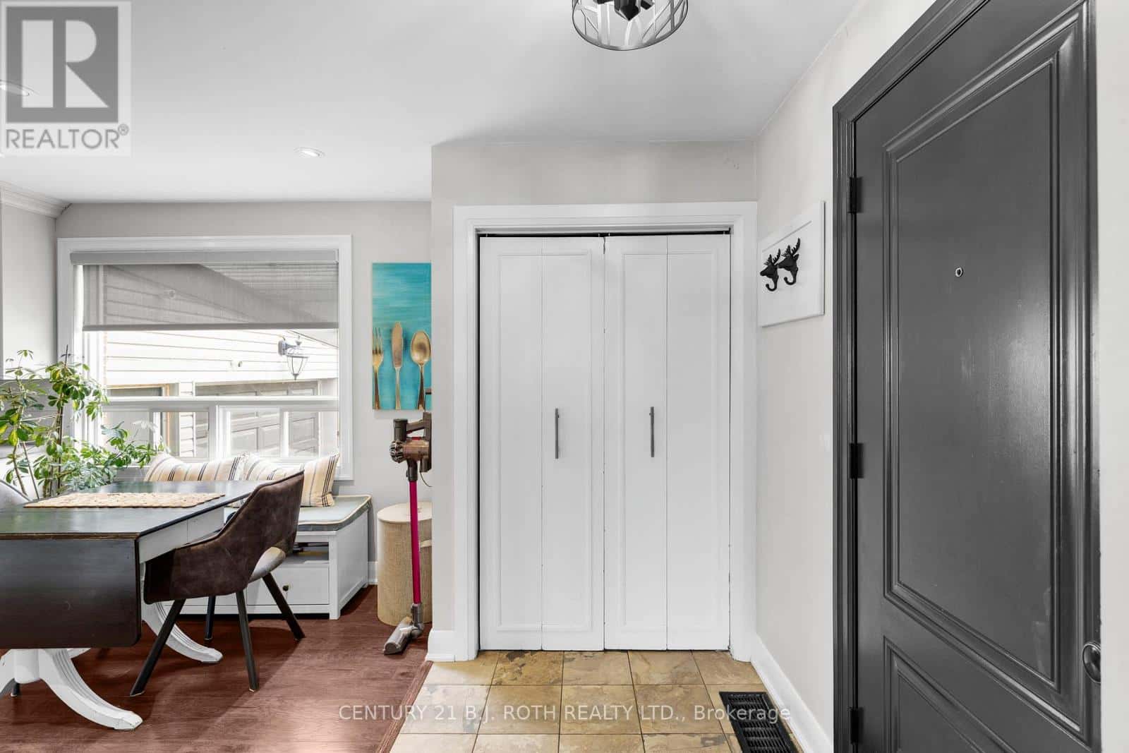 14 ST VINCENT STREET — Barrie (North Shore), Ontario - Photo 5 of 42