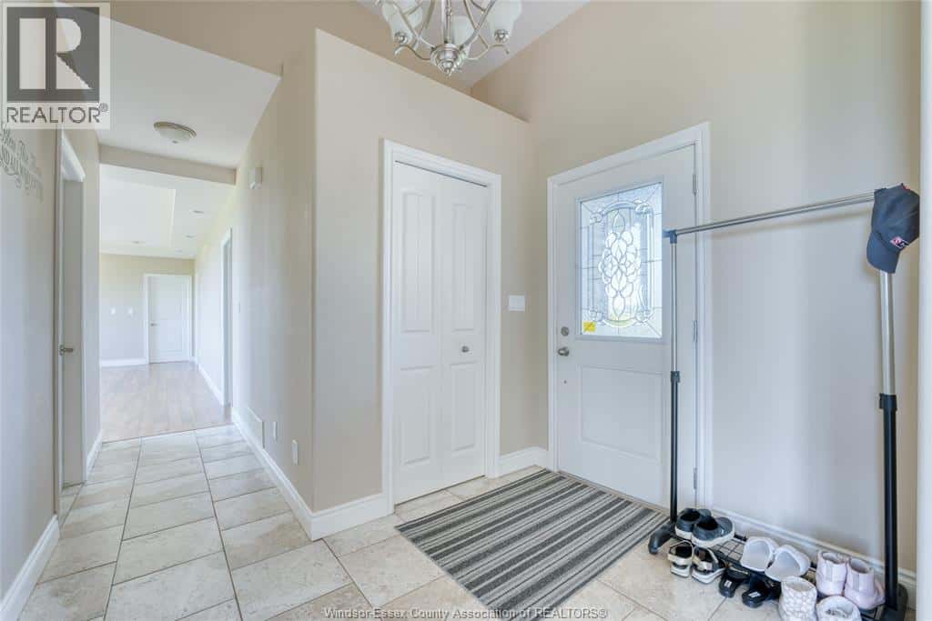 Merlin — Merlin - Photo 4 of 34