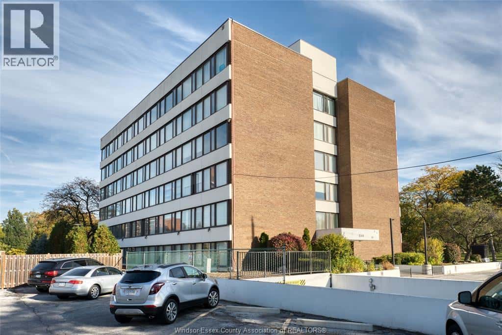 Windsor — Windsor - Photo 2 of 29