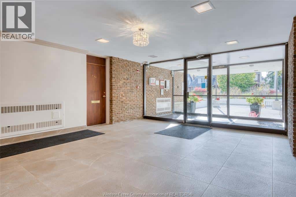 Windsor — Windsor - Photo 3 of 29