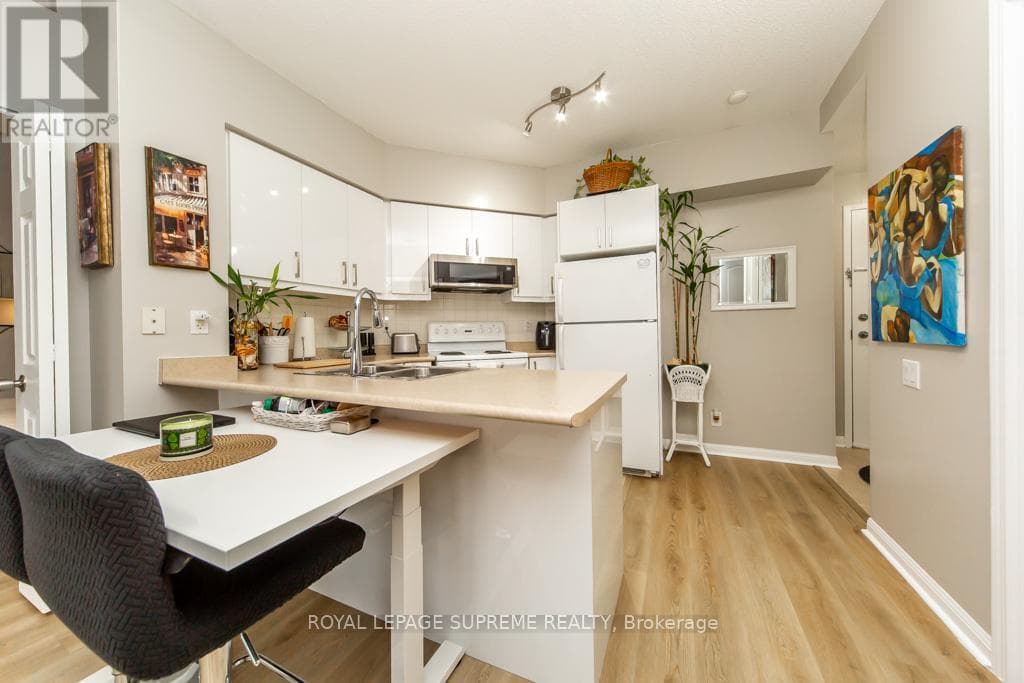 Toronto (Keelesdale-Eglinton West) — Toronto (Keelesdale-Eglinton West) - Main photo