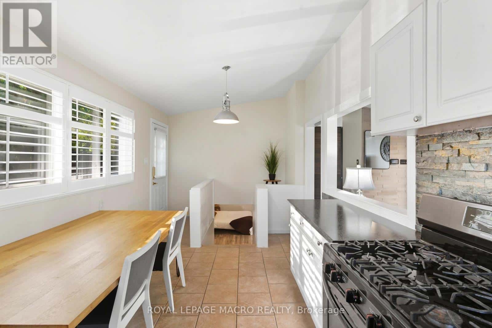 Hamilton (Macassa) — Hamilton (Macassa) - Photo 3 of 30