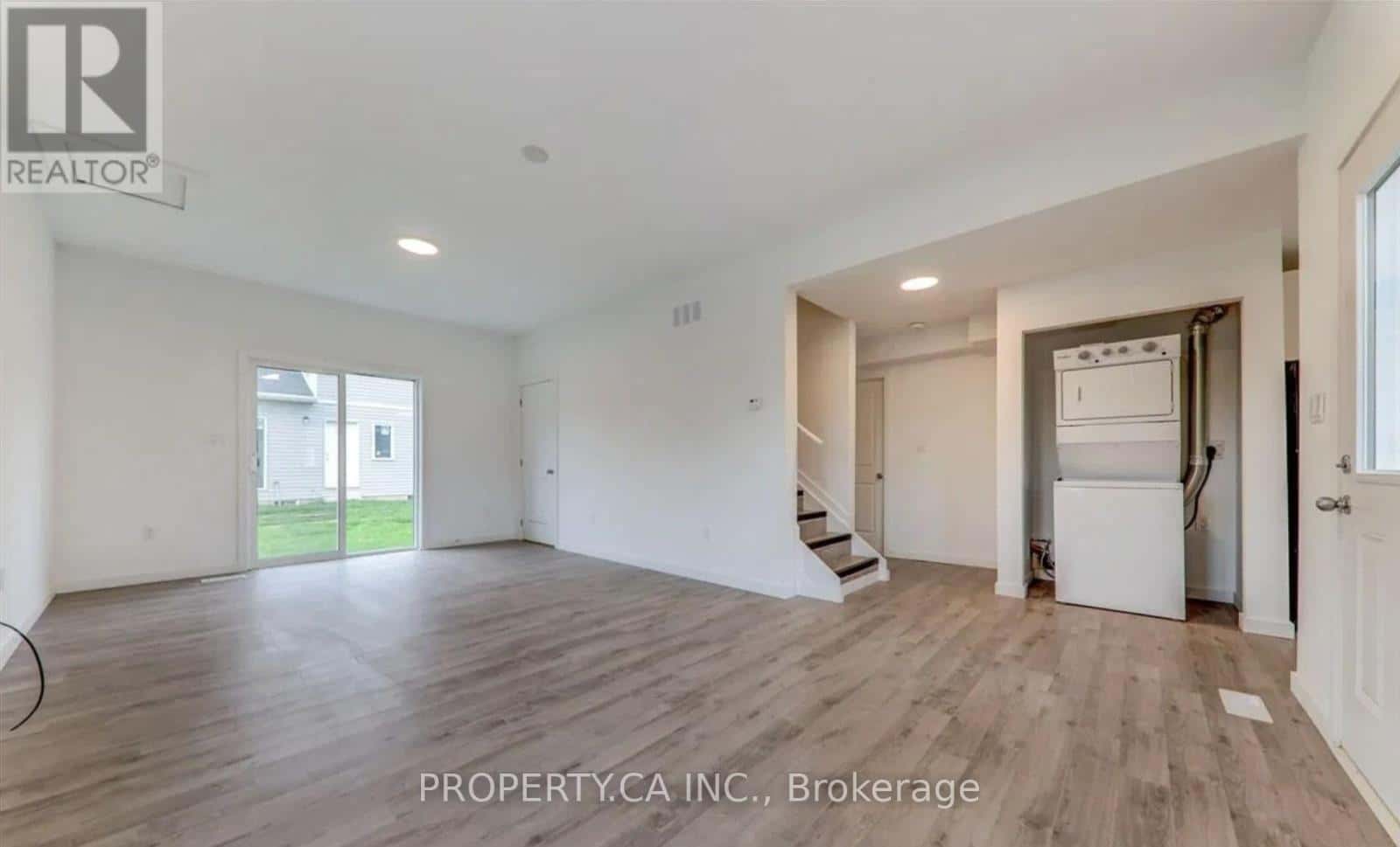 Welland (Broadway) — Welland (Broadway) - Photo 2 of 23