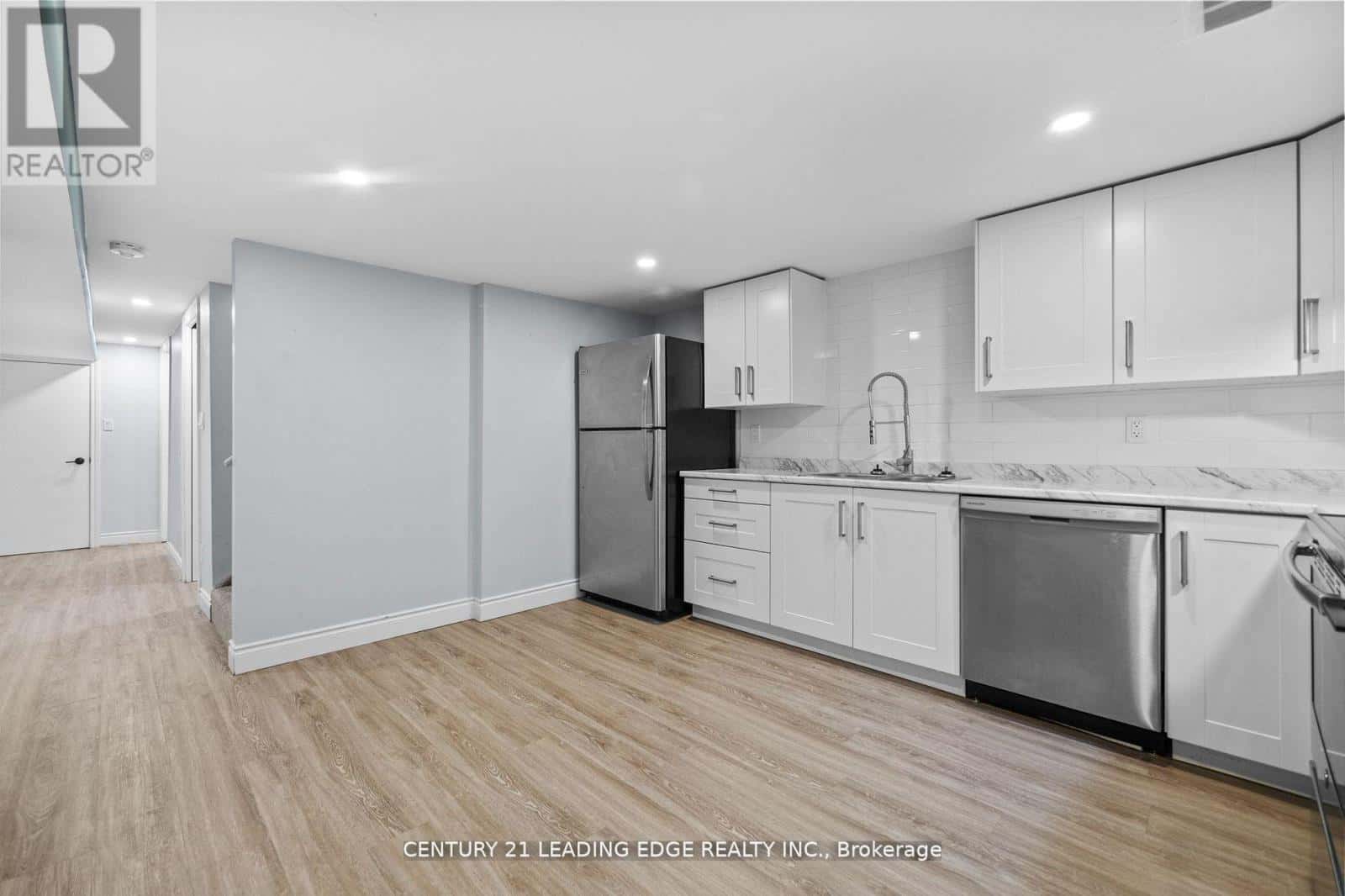 Kitchener — Kitchener - Photo 2 of 48