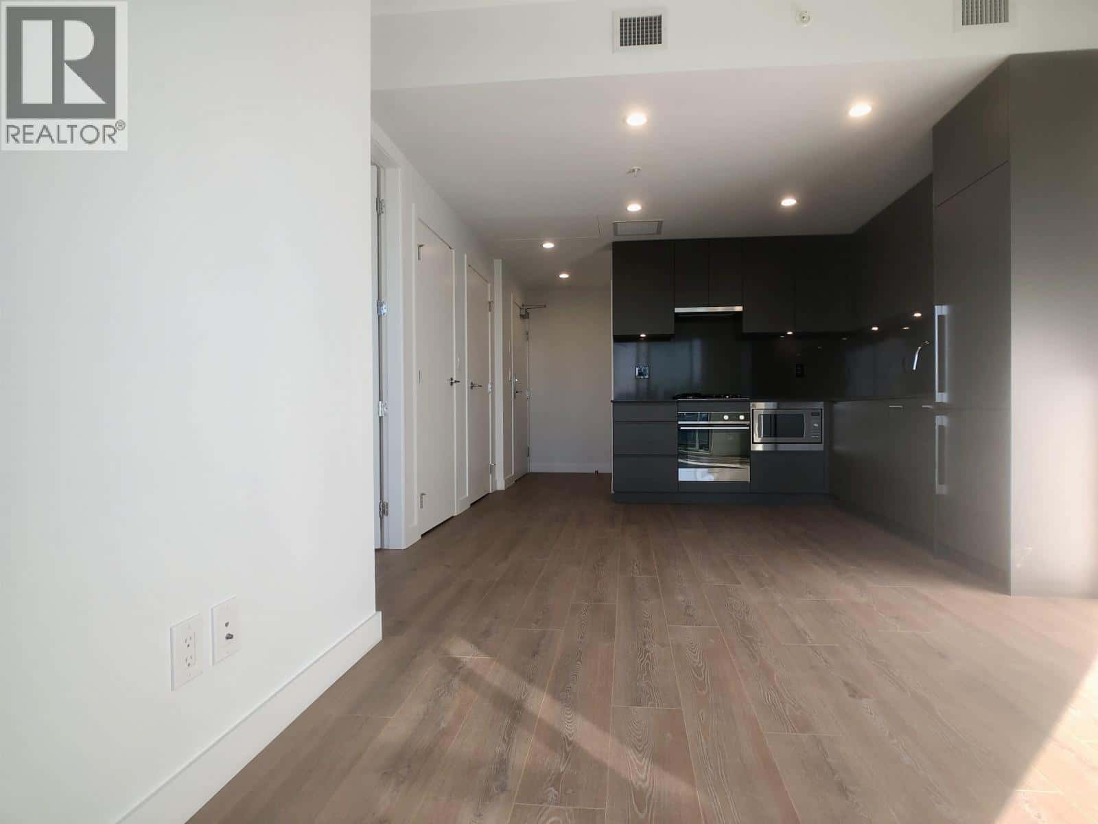 Burnaby — Burnaby - Photo 5 of 14