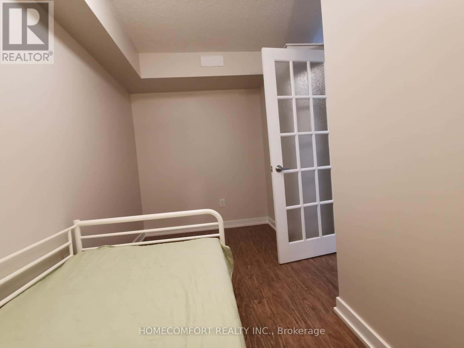 Toronto (Bayview Village) — Toronto (Bayview Village) - Photo 2 of 30