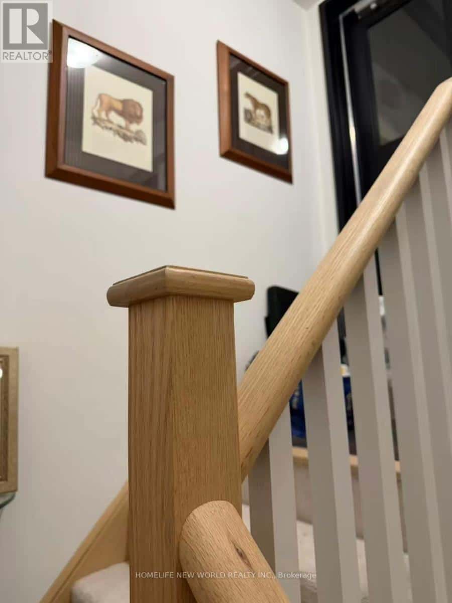 Toronto (Victoria Village) — Toronto (Victoria Village) - Photo 5 of 12