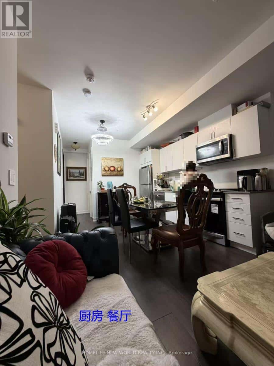 Toronto (Victoria Village) — Toronto (Victoria Village) - Photo 3 of 12