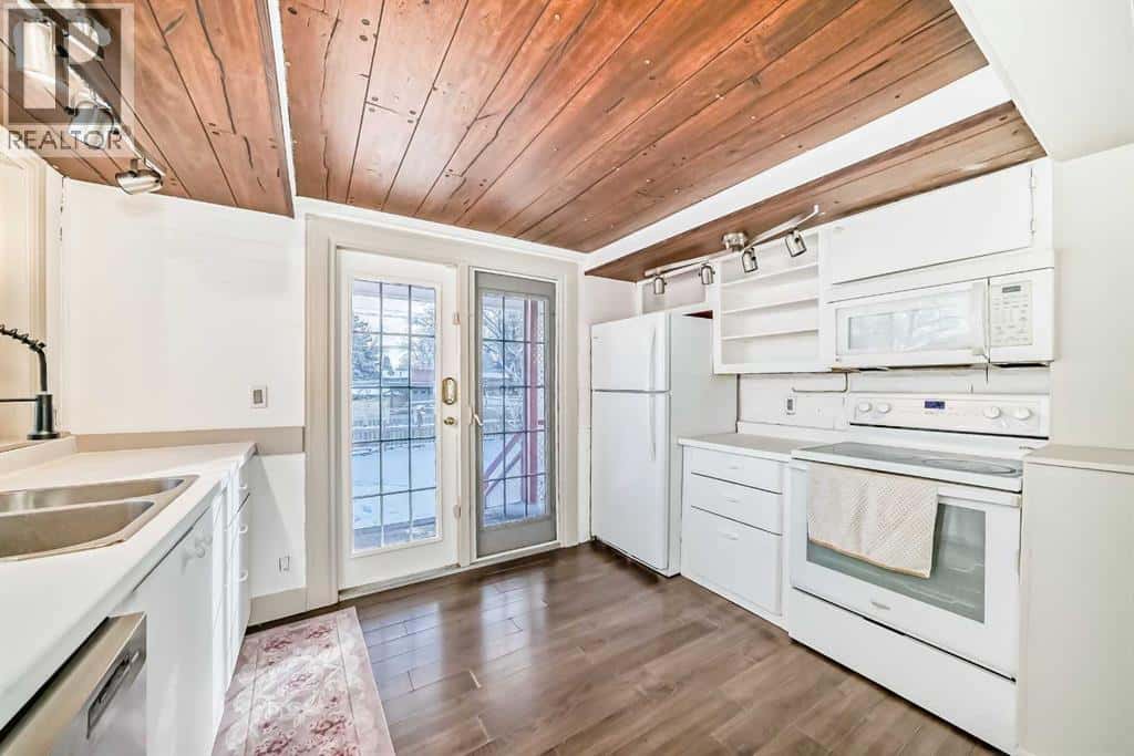 2403 23 Street — Nanton, Alberta - Photo 5 of 37