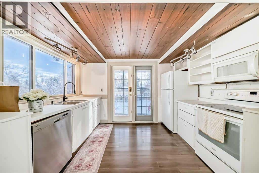 2403 23 Street — Nanton, Alberta - Photo 4 of 37