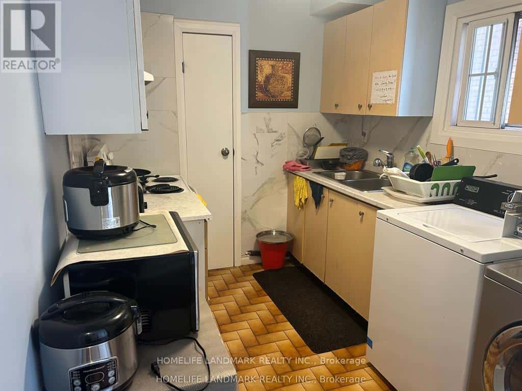 Toronto (Newtonbrook East) — Toronto (Newtonbrook East) - Photo 2 of 7