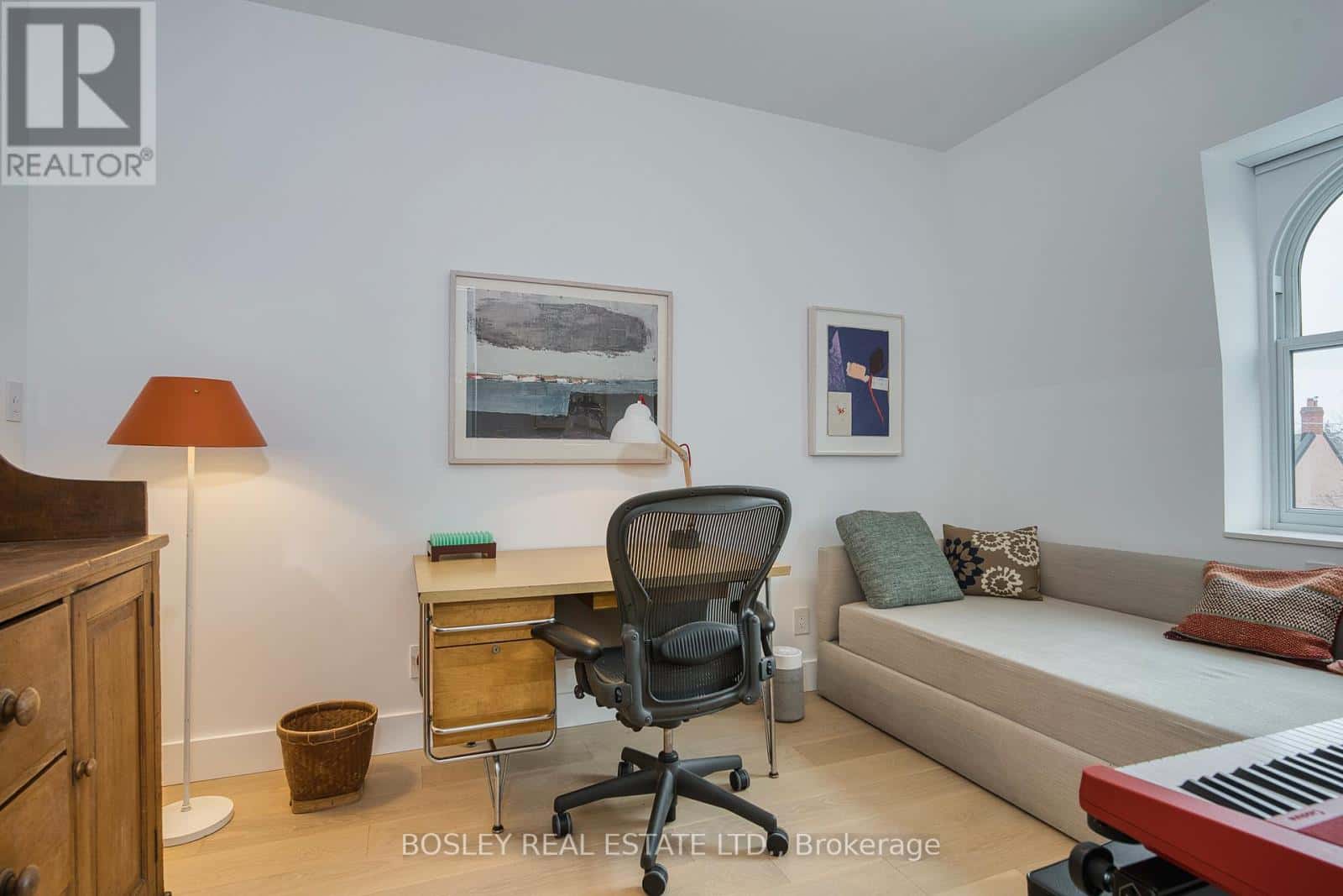 Toronto (Little Portugal) — Toronto (Little Portugal) - Photo 2 of 47