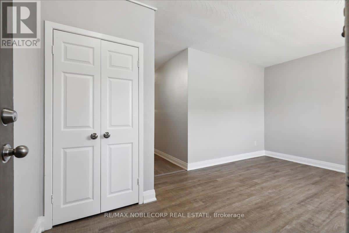 Oshawa (McLaughlin) — Oshawa (McLaughlin) - Photo 5 of 14